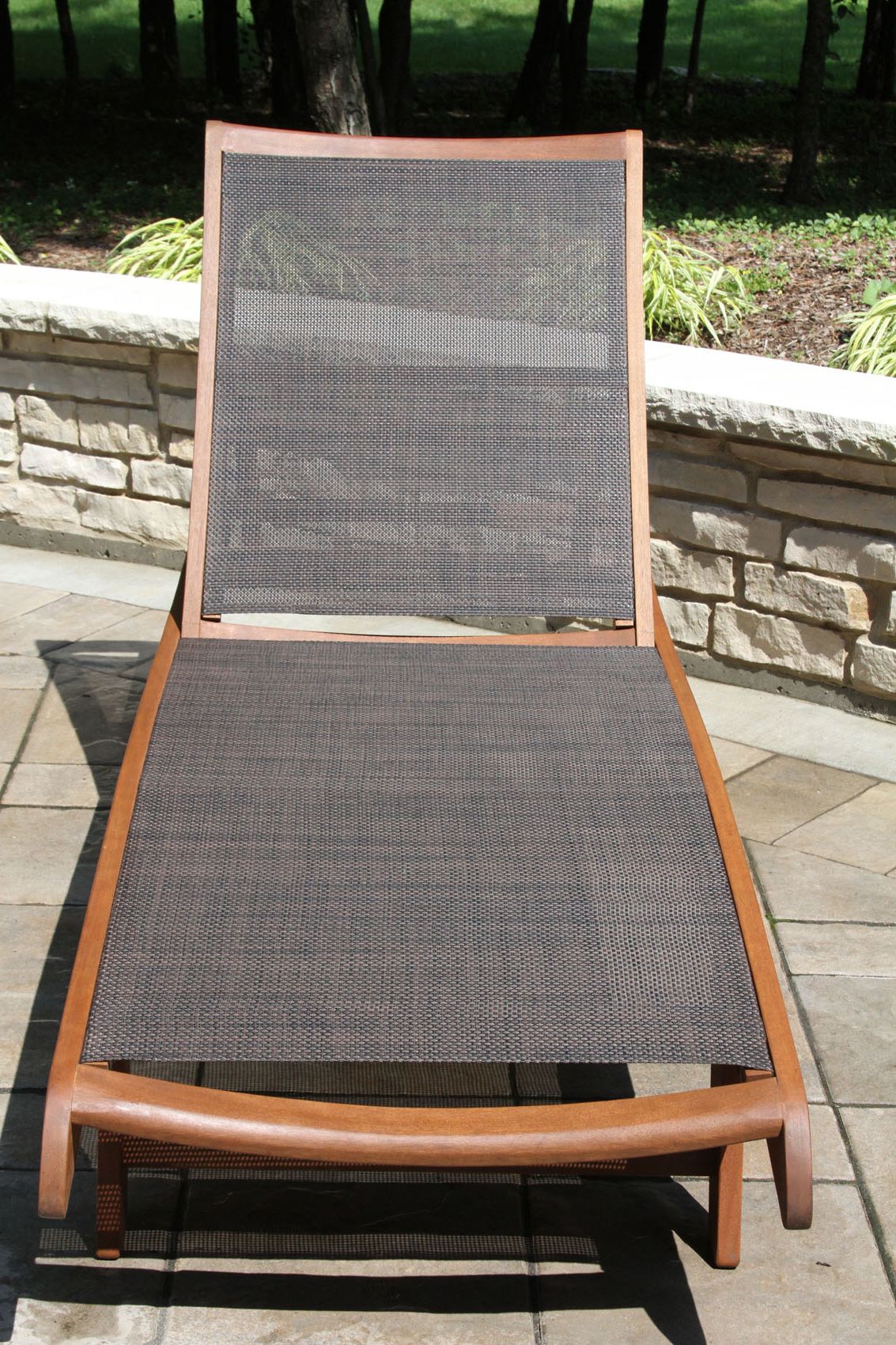 Eucalyptus Hardwood & Brown Sling Chaise Lounge Chair In Most Recent Outdoor Sling Eucalyptus Chaise Loungers (View 7 of 25)