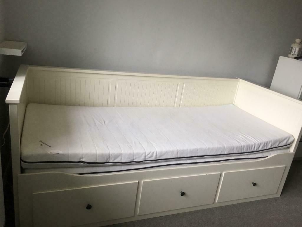 Gumtree In Bishop Daybeds (View 10 of 25)