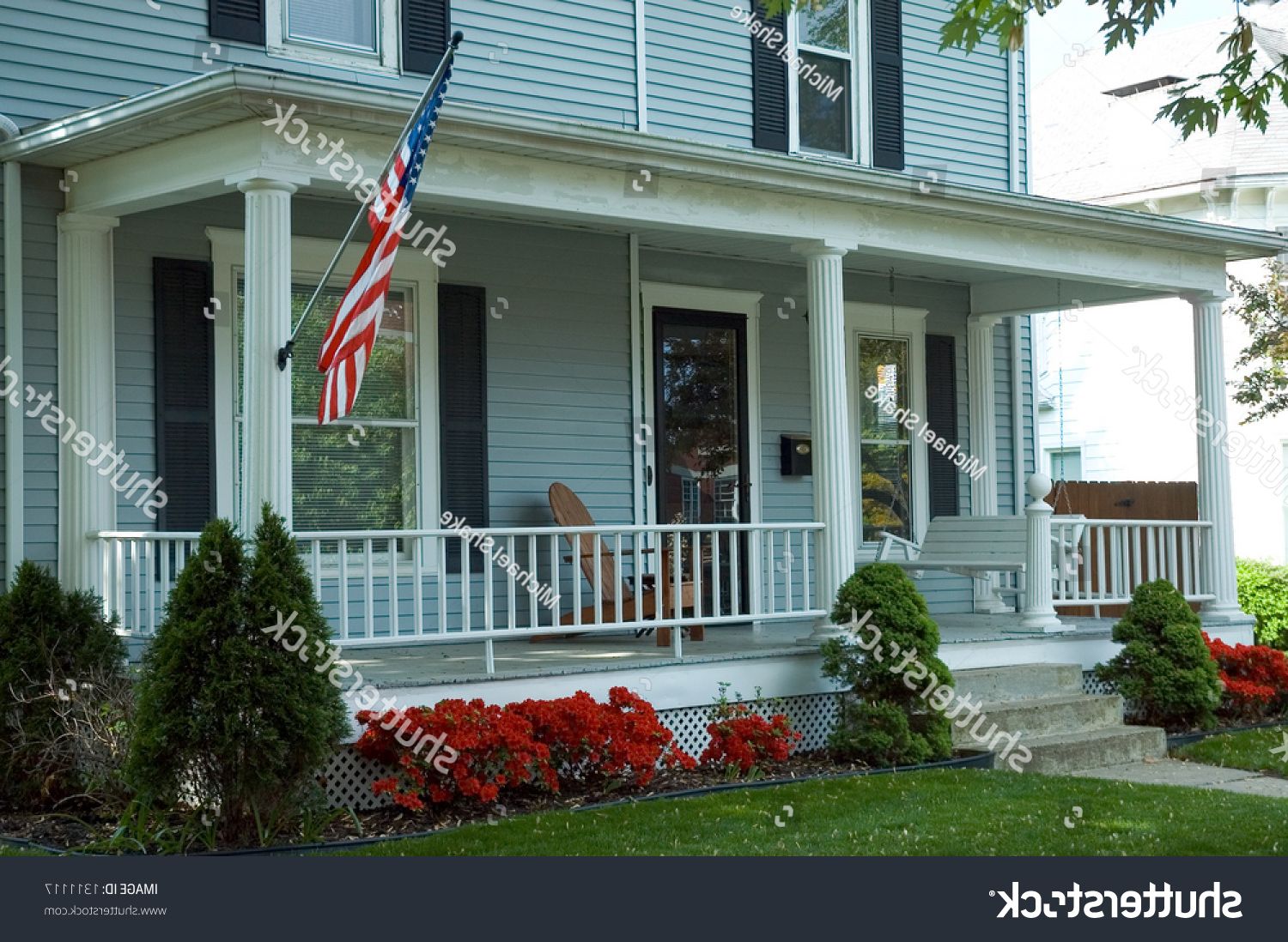 Latest American Flag Porch Swings Within Typical Front Porch Home Small Town Stockfoto (jetzt (View 6 of 25)